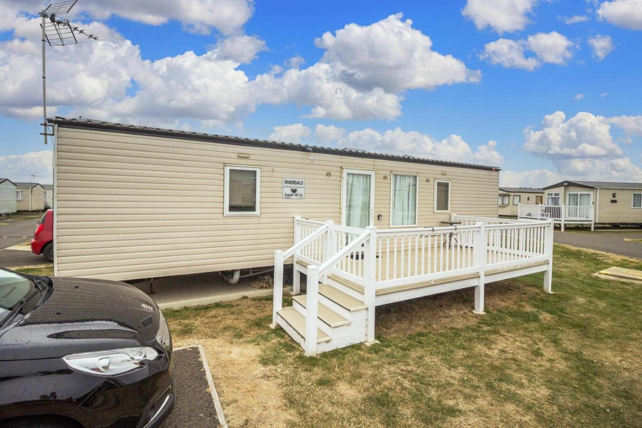 Caravan With Decking At Martello Beach Nearby Clacton-On-Sea Ref 29017Kv Hotel Buitenkant foto