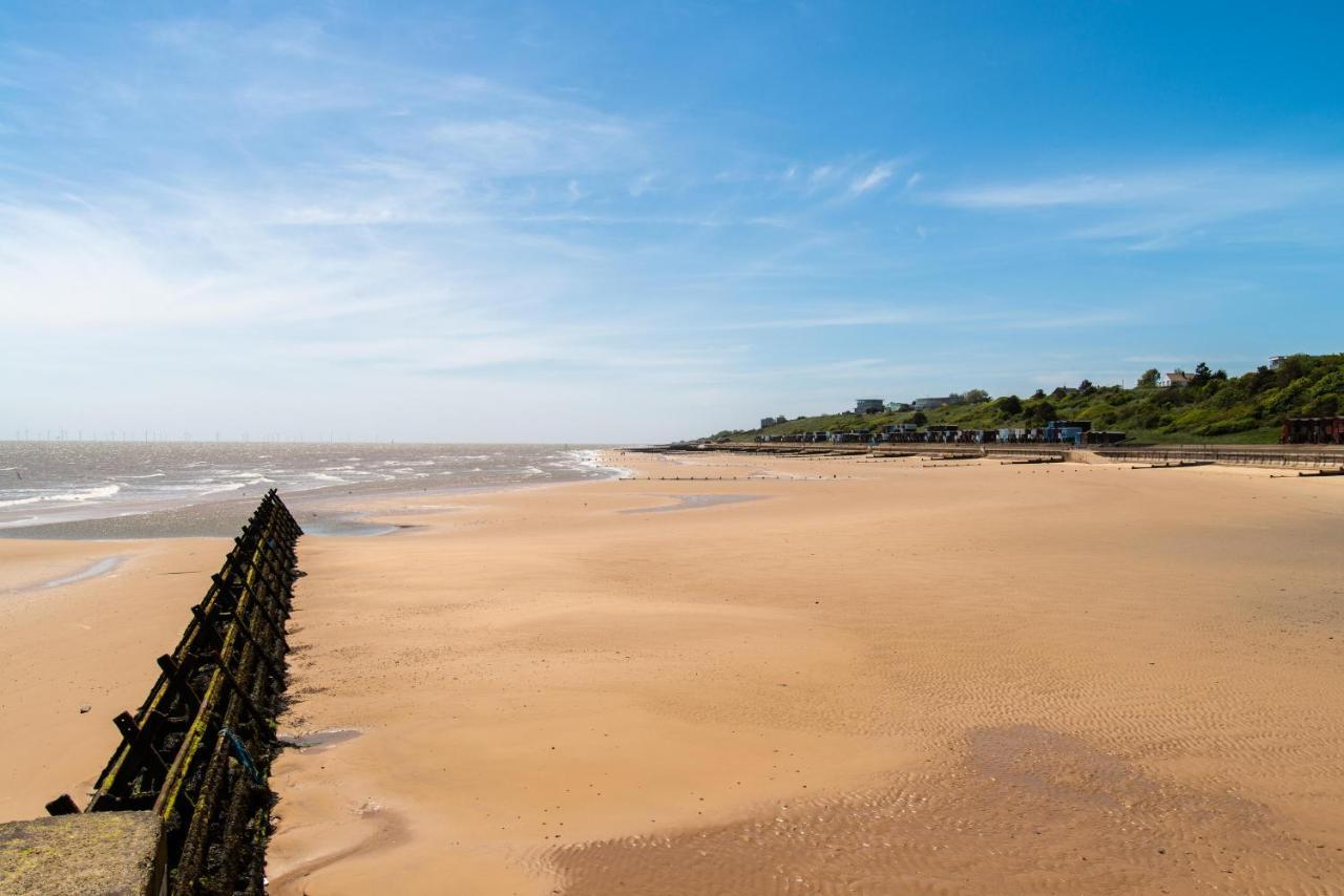 Caravan With Decking At Martello Beach Nearby Clacton-On-Sea Ref 29017Kv Hotel Buitenkant foto