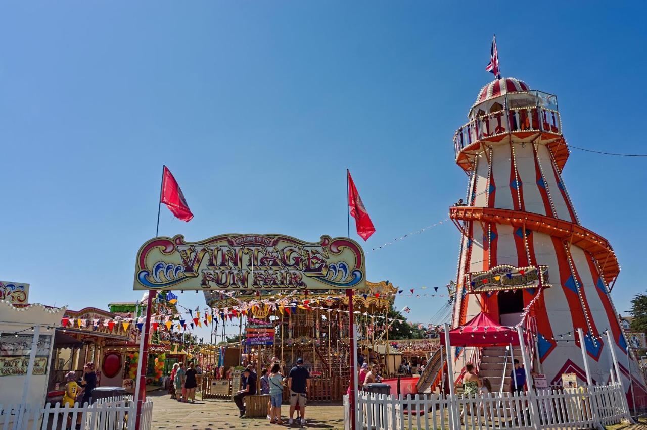 Caravan With Decking At Martello Beach Nearby Clacton-On-Sea Ref 29017Kv Hotel Buitenkant foto